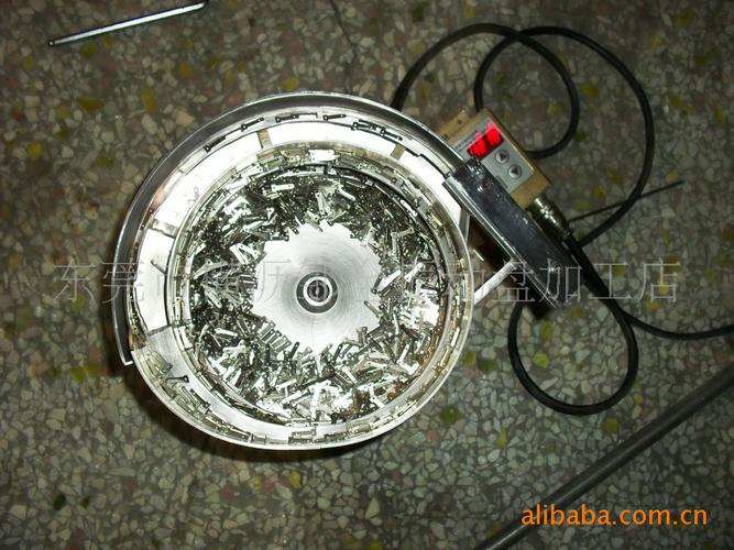 低价供应优质金属薄片振动盘